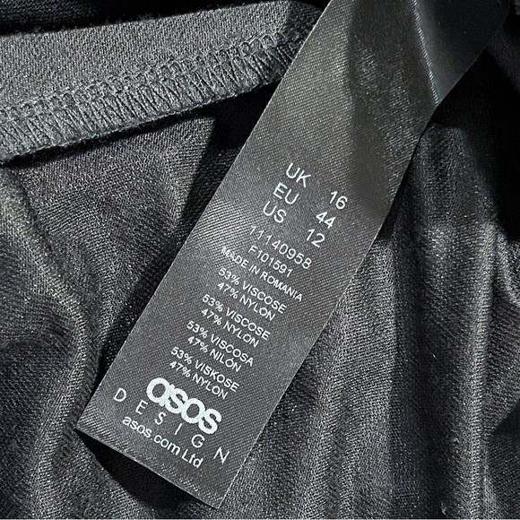 ASOS Design Textured Beach Shorts - Black - Picture 8 of 9